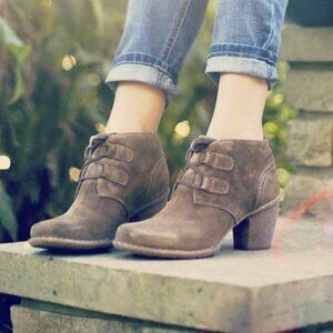 Clarks Carleta Lyon Ankle Booties Size 9